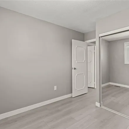 Image 4 - Greenhill Avenue, Hamilton, ON L8K 5J4, Canada - Apartment for rent