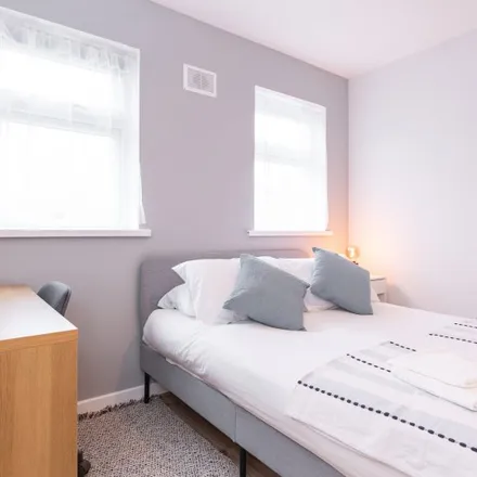 Rent this 1 bed room on 20 Oriel Street Lower in Sheriff Street, Dublin