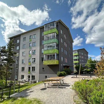 Rent this 4 bed apartment on Tullingebergsvägen in 146 30 Tullinge, Sweden