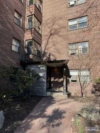 Rent this studio house on 473 Park Place in Linwood, Fort Lee