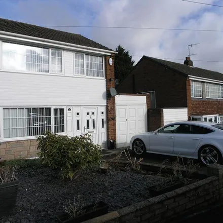 Rent this 3 bed duplex on Randall Close in Bromley, DY6 8QJ