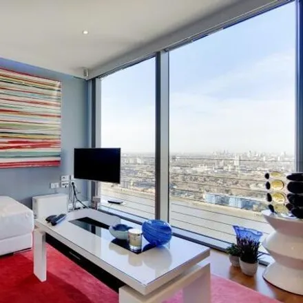 Image 5 - Landmark East Tower, 24 Marsh Wall, Canary Wharf, London, E14 9JF, United Kingdom - Apartment for sale