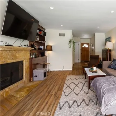 Image 3 - Alley 86095, Los Angeles, CA 91605, USA - House for sale