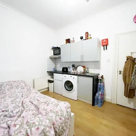 Image 4 - 25 Lancaster Road, London, N4 4PP, United Kingdom - Apartment for rent
