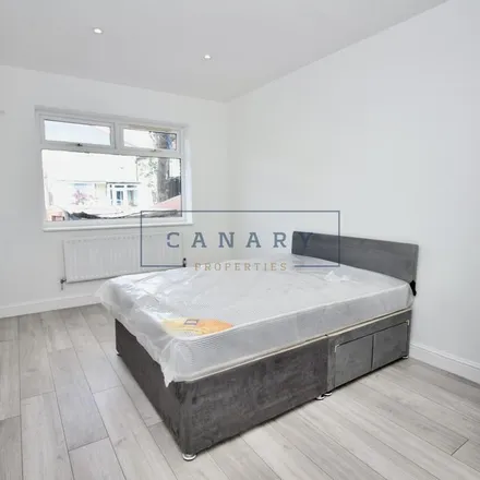 Rent this studio room on Rogers Road in London, SW17 0EB