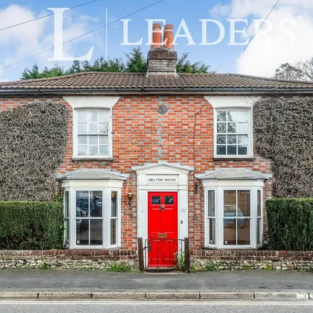 Rent this 4 bed house on 24 London Road in Horndean, PO8 0BY