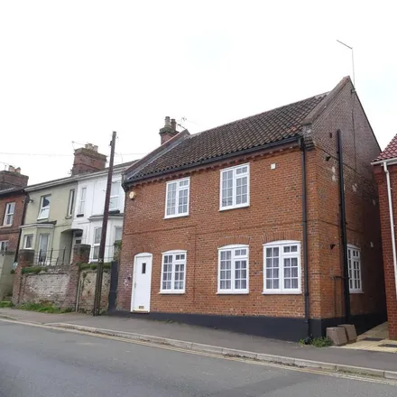 Rent this 2 bed apartment on The Fox & Hounds Social Club in 25 Ravensmere, Beccles