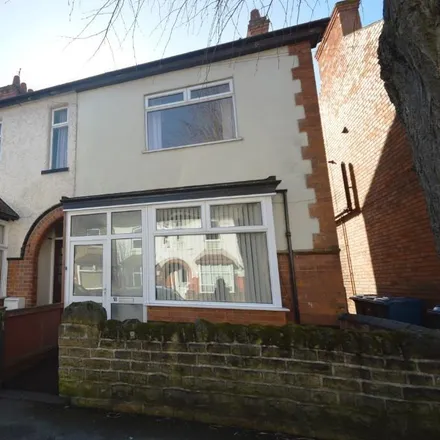 Rent this 3 bed townhouse on Eltham Road in West Bridgford, NG2 5JP