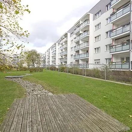 Rent this 3 bed apartment on Mannheimer Straße 60 in 06128 Halle (Saale), Germany