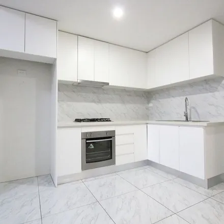 Image 4 - Skyreach, 65-69 Castlereagh Street, Sydney NSW 2170, Australia - Apartment for rent