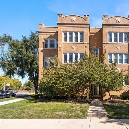 Buy this 2 bed house on 4043-4057 North Southport Avenue in Chicago, IL 60613