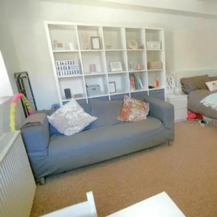 Image 5 - Burniston Court, 90-92 Parkgate Road, London, SM6 0AE, United Kingdom - Apartment for sale