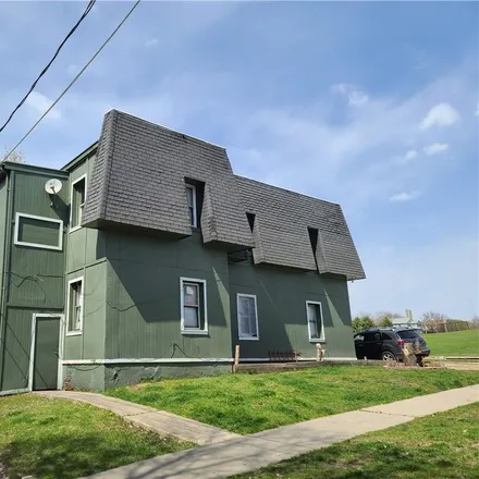 Buy this studio duplex on 702 East 9th Street in Des Moines, IA 50309