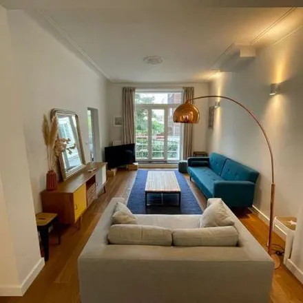 Rent this 2 bed apartment on Place du Roi Vainqueur - Koning Overwinnaarplein 27 in 1040 Etterbeek, Belgium
