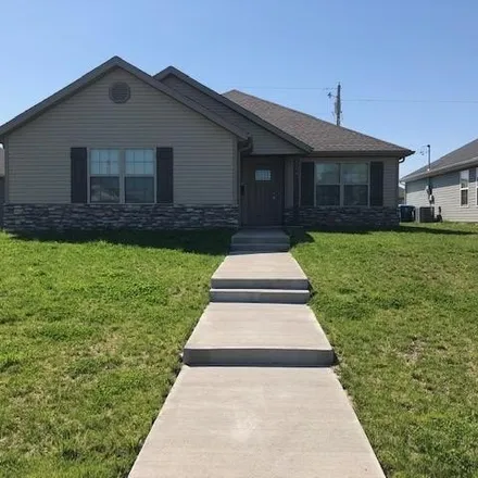 Rent this 3 bed house on 2206 South Wall Avenue in Joplin, MO 64804