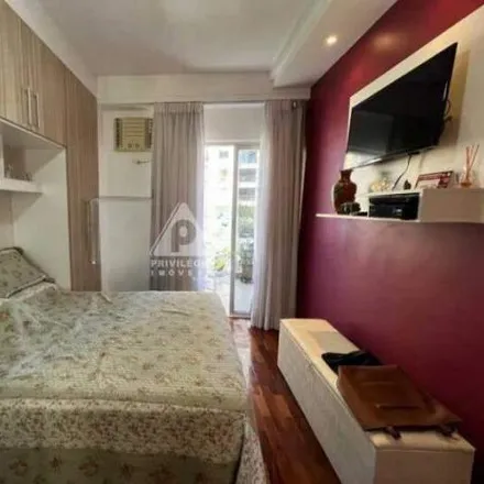 Buy this 2 bed apartment on Rua Dona Mariana 97 in Botafogo, Rio de Janeiro - RJ