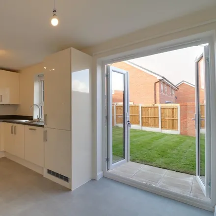Image 3 - Redwing Street, Winsford, CW7 4FF, United Kingdom - House for rent