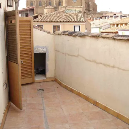 Rent this 2 bed apartment on Conjunto Histórico Artístico Casco Antiguo de la Ciudad de Huesca in Calle del Desengaño, 22001 Huesca