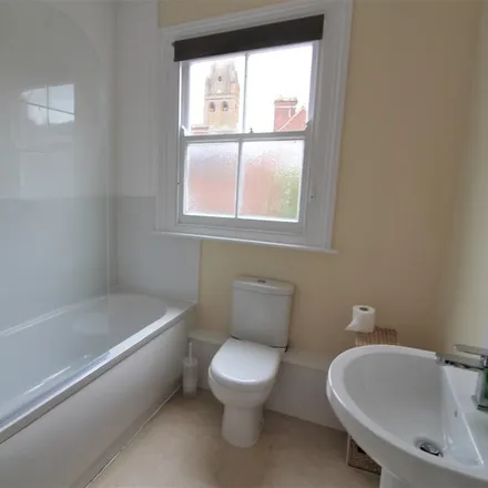 Image 6 - 2 St David's Terrace, Exeter, EX4 3RF, United Kingdom - Apartment for rent