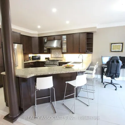 Rent this 5 bed apartment on 31 Muirside Road in Vaughan, ON L4K 0H1