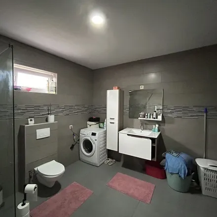 Rent this 3 bed apartment on Kouterstraat 40 in 9240 Zele, Belgium