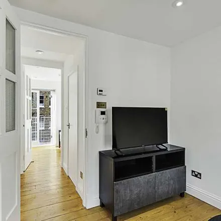 Image 7 - 40-44 Newman Street, East Marylebone, London, W1T 1AR, United Kingdom - Apartment for rent