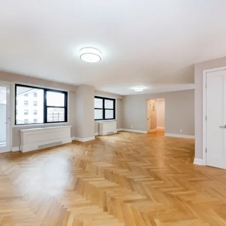 Image 7 - Yorkshire Towers, East 86th Street, New York, NY 10028, USA - Apartment for rent