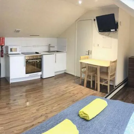 Rent this 1 bed apartment on St Luke's C of E Primary School in Fernhead Road, London