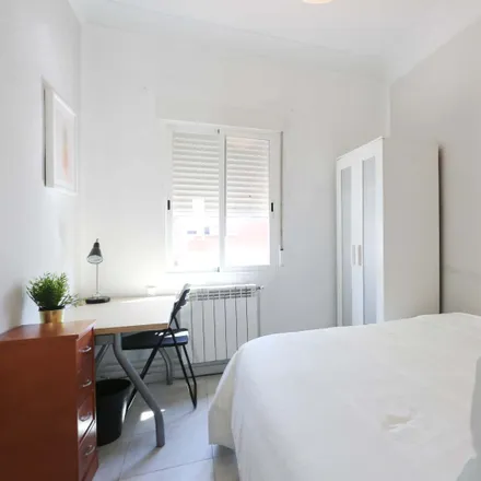 Image 3 - Calle Mantuano, 28002 Madrid, Spain - Room for rent