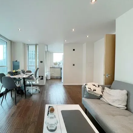 Image 2 - 3 St Georges Wharf, London, London, Sw8 2ax - Apartment for rent