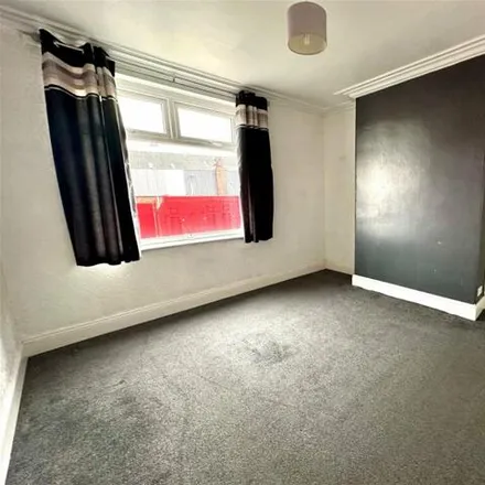 Image 2 - Grasmere Road, Barnsley, S71 1EU, United Kingdom - Townhouse for sale