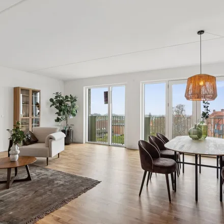 Rent this 4 bed apartment on Markedspladsen 2 in 3400 Hillerød, Denmark