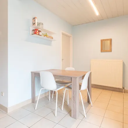 Rent this 2 bed apartment on Husseveldestraat 14 in 9270 Laarne, Belgium