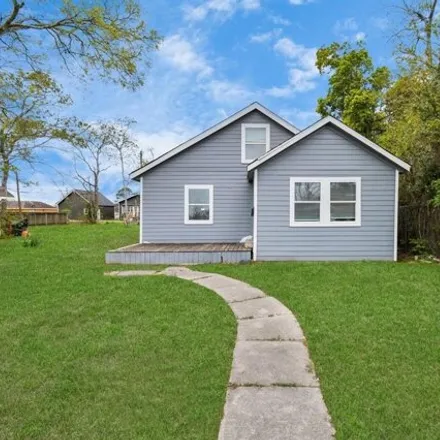 Rent this 3 bed house on 240 South 6th Street in La Porte, TX 77571