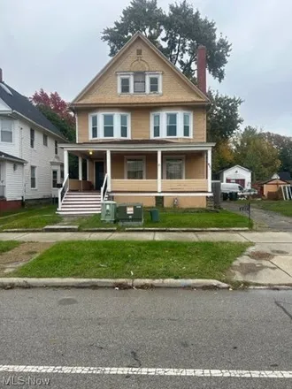 Buy this 5 bed house on 27 Middle Avenue in Elyria, OH 44035