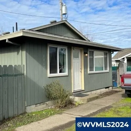 Buy this 8 bed house on 1958 Marion St Se in Albany, Oregon