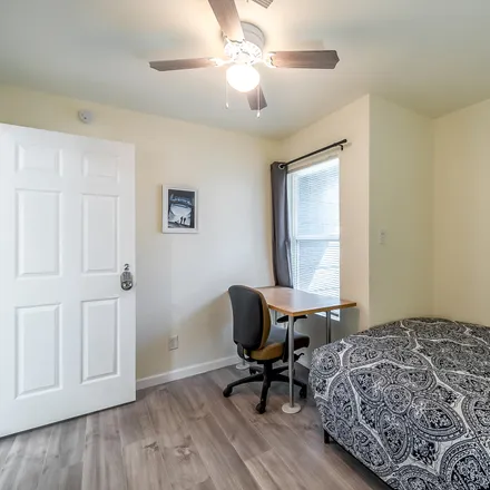 Rent this 1 bed room on Houston