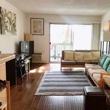 Rent this 1 bed condo on 535 South Ardmore Avenue in Los Angeles, CA 90020
