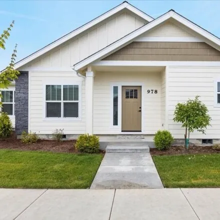 Buy this 3 bed house on 2601 Raydean Drive in Grants Pass, OR 97527