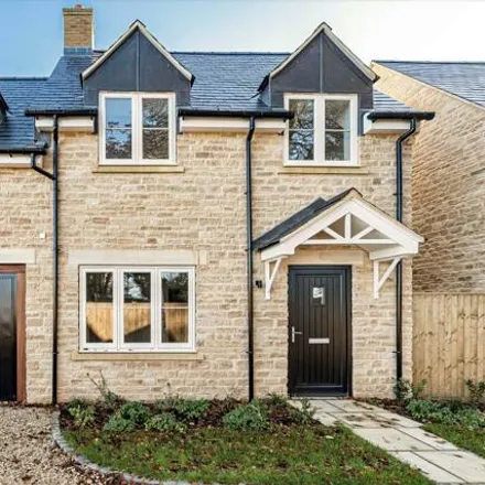 Buy this 4 bed house on Cooper Close in Chipping Norton, OX7 5BQ