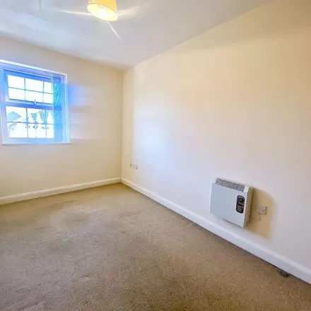 Image 2 - Holywell Heights, Sheffield, S4 8AU, United Kingdom - Apartment for rent