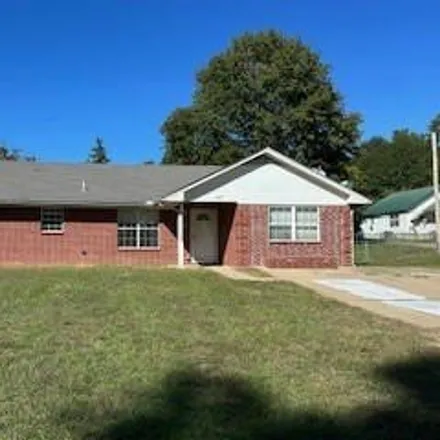 Buy this 4 bed house on 689 East Choctaw Street in Broken Bow, OK 74728