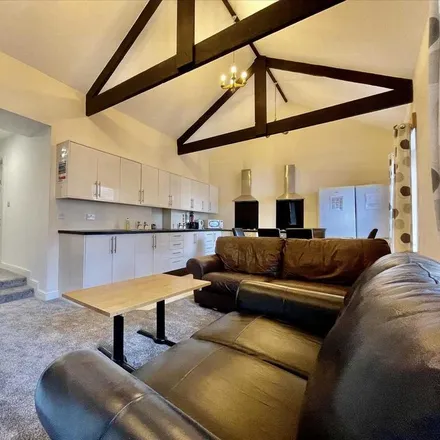 Rent this 6 bed room on OMG in Vauxhall Street, Plymouth