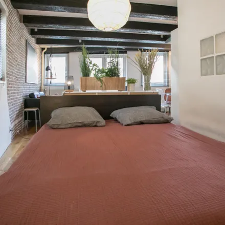 Rent this studio apartment on Spuistraat 29 in 1012 SR Amsterdam, Netherlands
