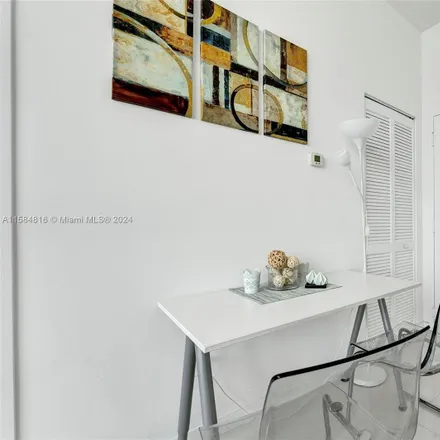 Image 4 - 300 South Biscayne Boulevard - Condo for rent