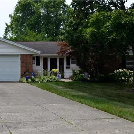 Buy this 3 bed house on 1211 Imperial Blvd in Springfield, Ohio