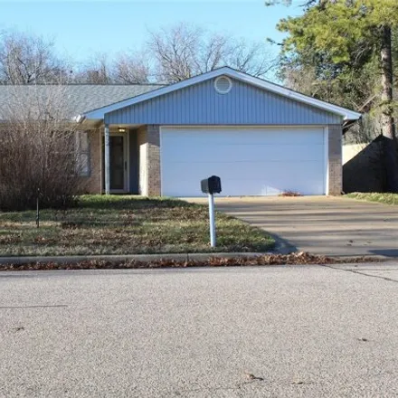 Rent this 4 bed house on 646 Evelyn Lane in Burleson, TX 76028