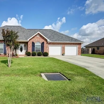 Buy this 3 bed house on 427 Donald Dr in Thibodaux, Louisiana