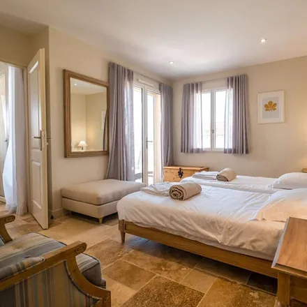 Rent this 2 bed house on 81140 Castelnau-de-Montmiral