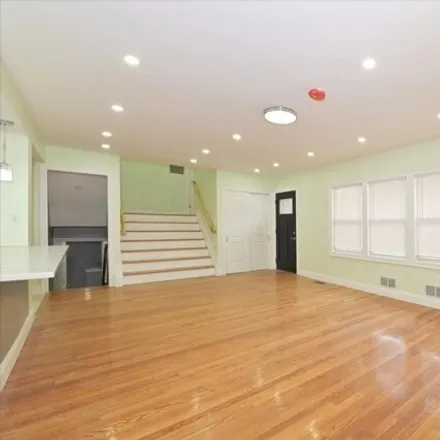 Image 5 - 67-39 164th Street, New York, NY 11365, USA - House for sale